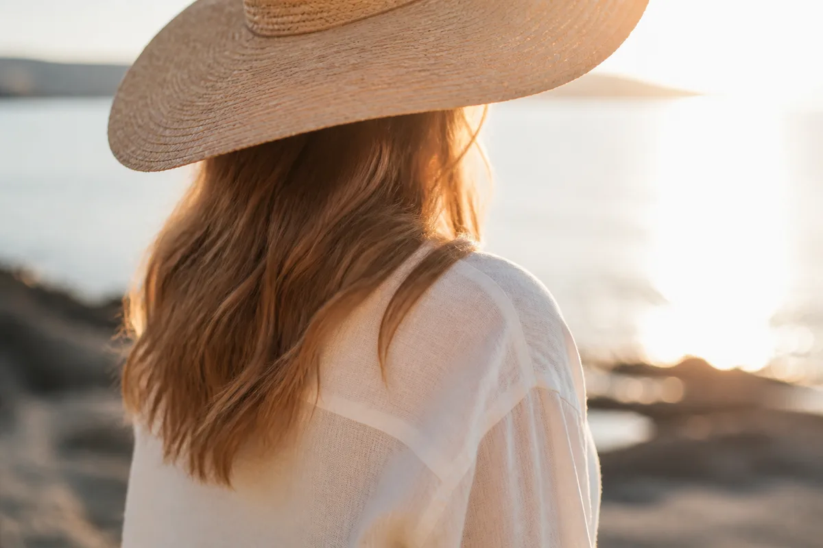 Protéger ses cheveux du soleil : la méthode qui tient